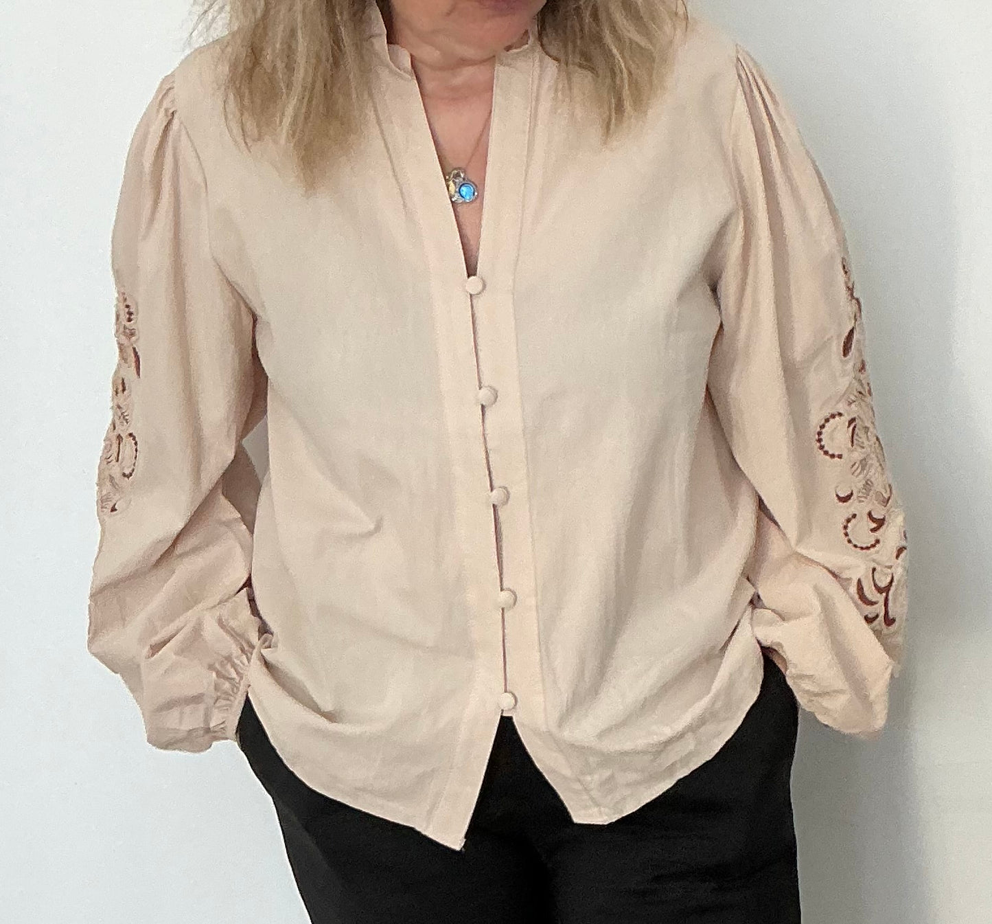 Chemise brodée manches