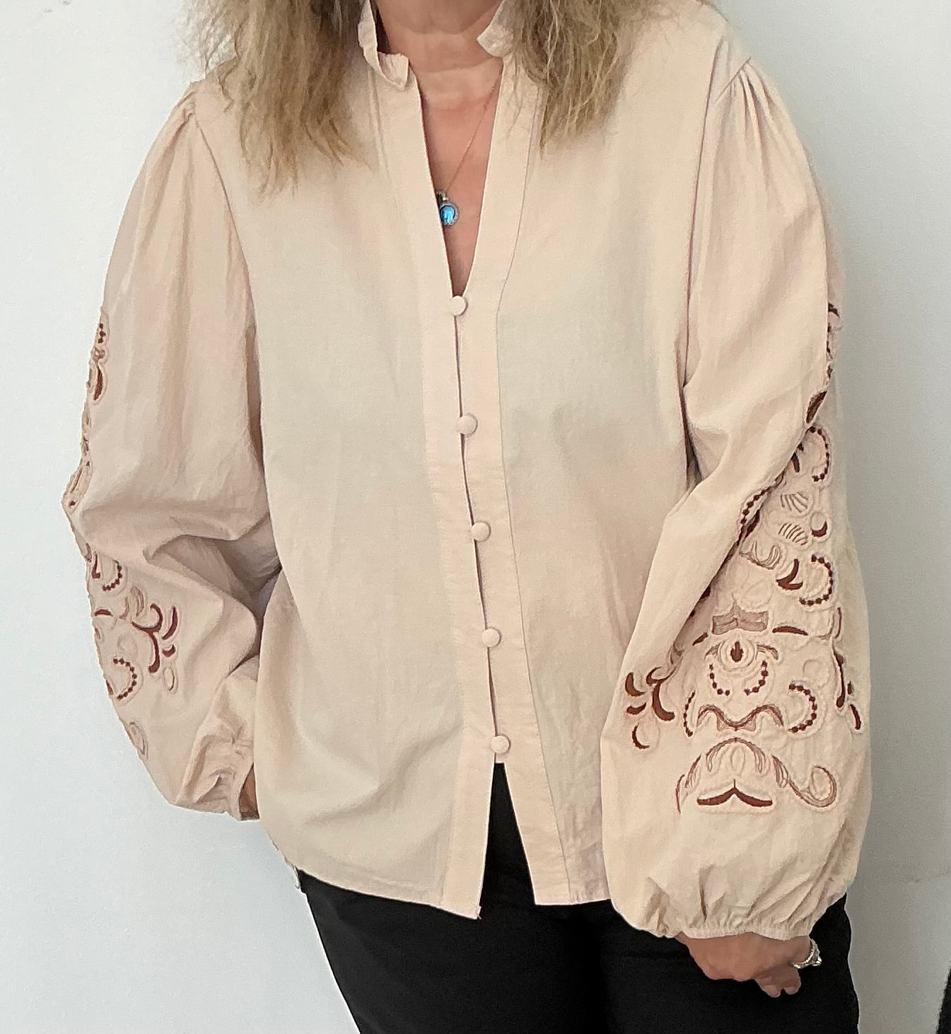 Chemise brodée manches