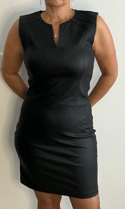 Robe Élégante en Skaï avec Col V