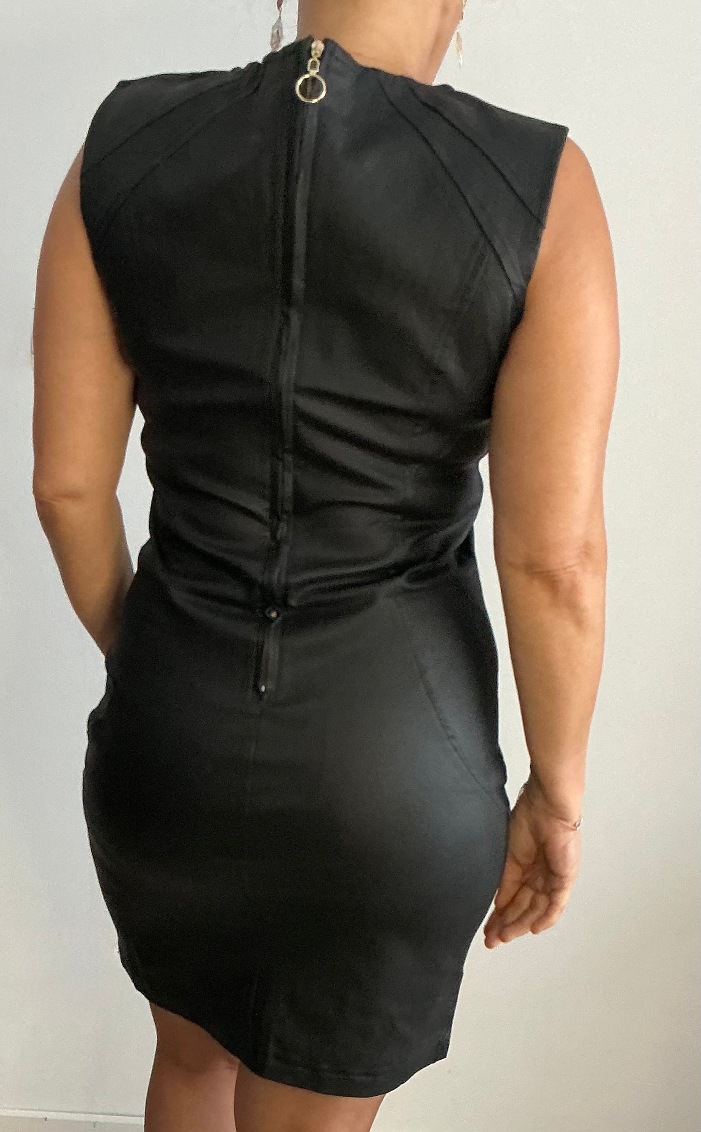 Robe Élégante en Skaï avec Col V