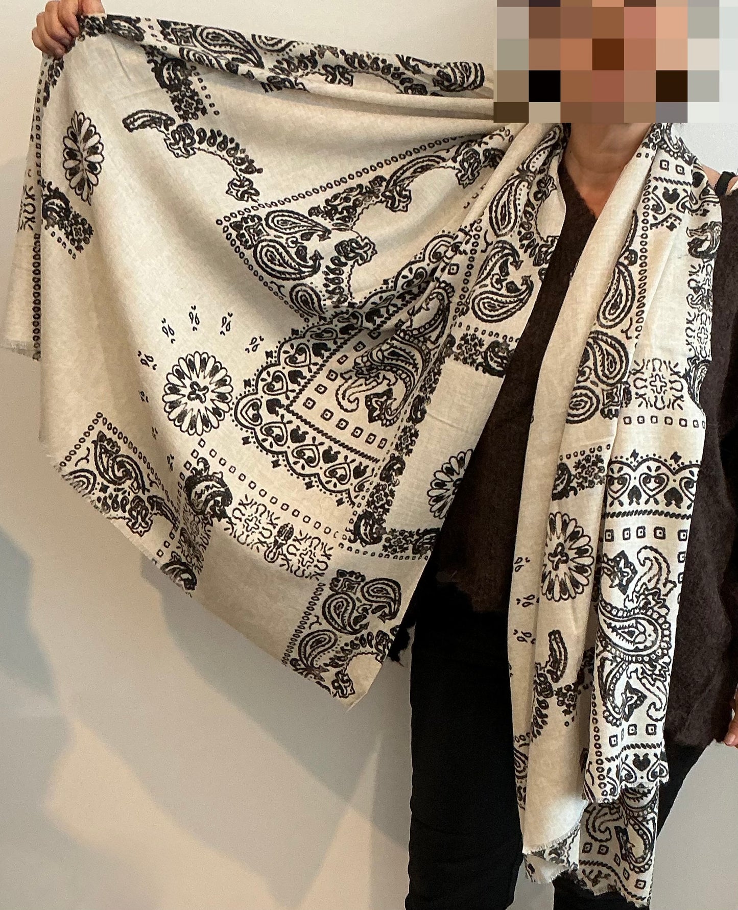 Foulard Élégant -motif bandana Accessoire Mode Polyvalent et Raffiné