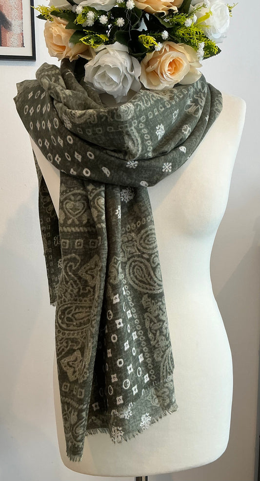 Foulard Élégant -motif bandana Accessoire Mode Polyvalent et Raffiné