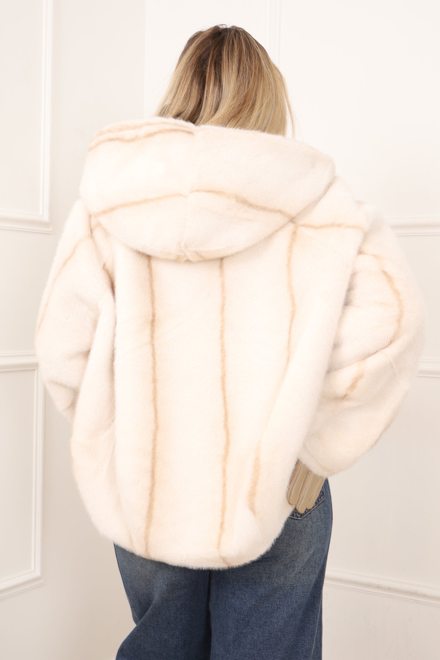 Veste fourrure à capuche